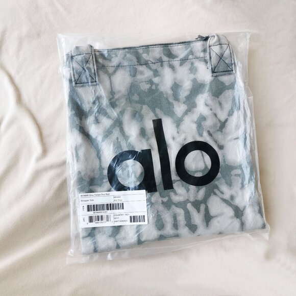 Alo Yoga Handbags - Alo Yoga Tote Bag Stylish Tie-Dye Design Perfect Gift Trendy Accessories